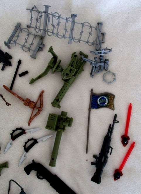 BATCH OF MILITARY AND OTHER EQUIPMENT FOR YOUR ACTION FIGURES