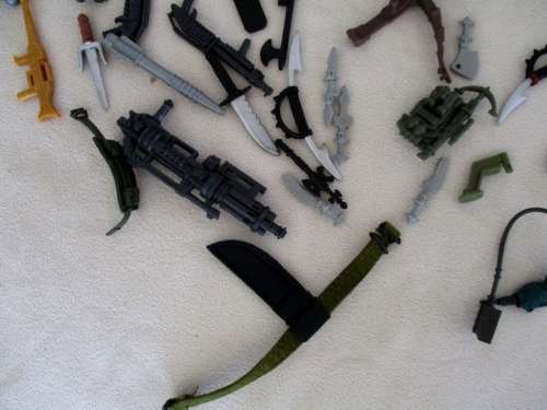 BATCH OF MILITARY AND OTHER EQUIPMENT FOR YOUR ACTION FIGURES