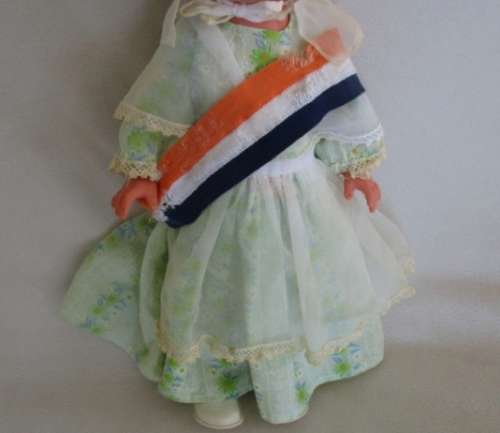 VINTAGE VOORTREKKER COMMEMORATION DOLL WITH HER VOORTREKKER 'KAPPIE' AND 'ORANJE, BLANJE,BLOU' SASH
