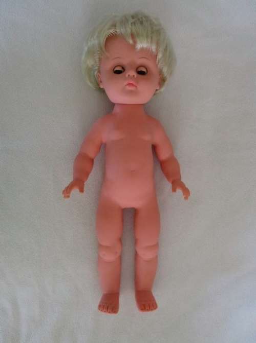 VINTAGE VOORTREKKER COMMEMORATION DOLL WITH HER VOORTREKKER 'KAPPIE' AND 'ORANJE, BLANJE,BLOU' SASH