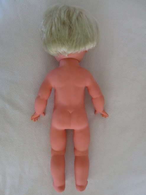 VINTAGE VOORTREKKER COMMEMORATION DOLL WITH HER VOORTREKKER 'KAPPIE' AND 'ORANJE, BLANJE,BLOU' SASH