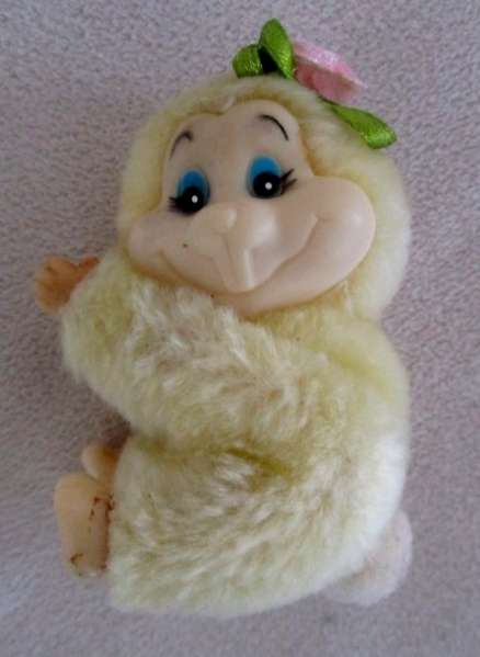 VERY COLLECTABLE VINTAGE CLIP-ON HUGGER TOY - CUTE BUNNY!