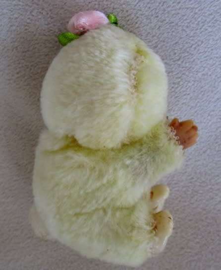 VERY COLLECTABLE VINTAGE CLIP-ON HUGGER TOY - CUTE BUNNY!