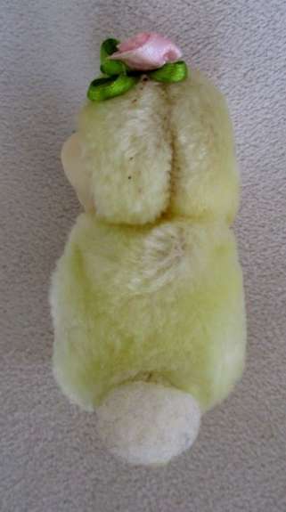 VERY COLLECTABLE VINTAGE CLIP-ON HUGGER TOY - CUTE BUNNY!