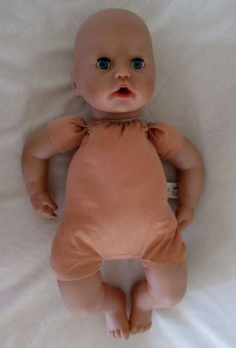 ZAPF CREATIONS GIGGLING/SUCKING BABY ANNABELL DOLL (46CM) - ORIGINAL BOTTLE, BAG AND CLOTHES (LOTS)