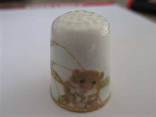 THIMBLE NO 8 - PORCELAIN - VICTORIA CHINA ENGLAND
