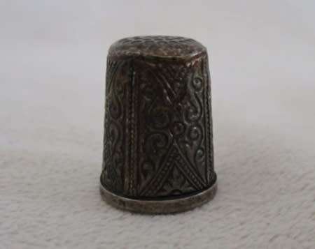 THIMBLE NO 15 - VINTAGE METAL THIMBLE