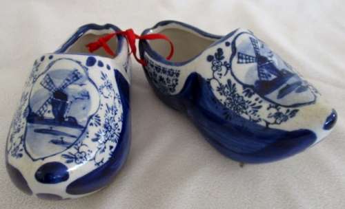 SOME OUT-OF -THE-ORDINARY VINTAGE HAND PAINTED DELFT ITEMS