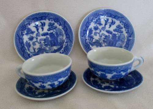 TWO VINTAGE MINIATURE BLUE AND WHITE WILLOW PATTERN PORCELAIN CUPS, SAUCERS AND CAKE PLATES (TRIOS)