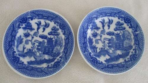 TWO VINTAGE MINIATURE BLUE AND WHITE WILLOW PATTERN PORCELAIN CUPS, SAUCERS AND CAKE PLATES (TRIOS)