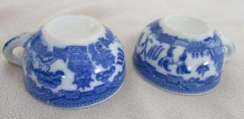 TWO VINTAGE MINIATURE BLUE AND WHITE WILLOW PATTERN PORCELAIN CUPS, SAUCERS AND CAKE PLATES (TRIOS)