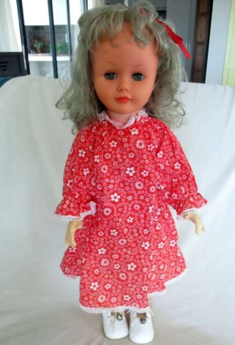 A LARGE VINTAGE 57CM TALL COLOMBO WALKING DOLL