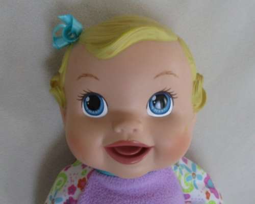 ADORABLE 2009 HASBRO BABY ALIVE DOLL - BOUNCES AND GIGGLES