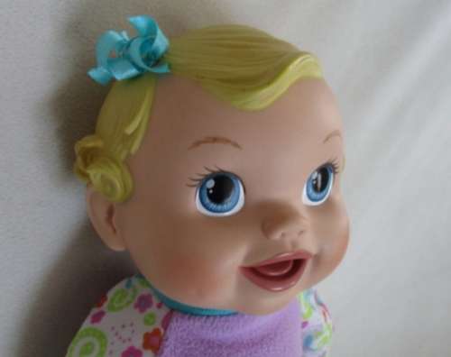 ADORABLE 2009 HASBRO BABY ALIVE DOLL - BOUNCES AND GIGGLES
