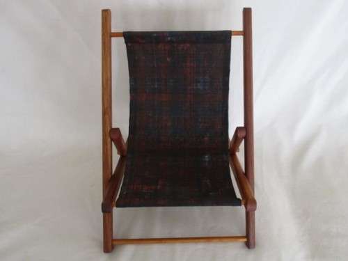 A FOLD-UP WOODEN DECK CHAIR FOR YOUR MEDIUM-SIZED DOLL (FIRST LOVE SIZE) OR BEAR