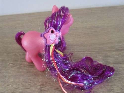 HASBRO G3 MY LITTLE PONY - SILVER SONG WITH GORGEOUS SUPER LONG HAIR AND TINSEL