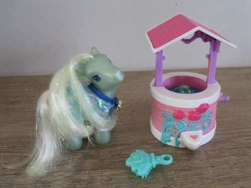 HASBRO G3 MY LITTLE PONY - CRYSTAL CROWN WITH WISHING WELL AND BRUSH