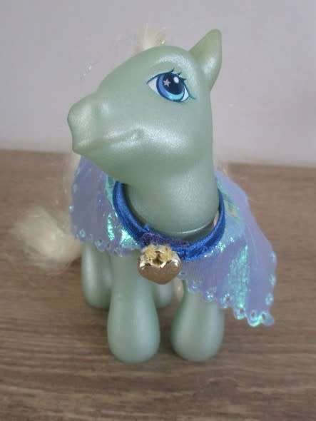 HASBRO G3 MY LITTLE PONY - CRYSTAL CROWN WITH WISHING WELL AND BRUSH