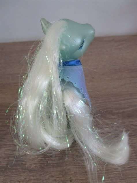 HASBRO G3 MY LITTLE PONY - CRYSTAL CROWN WITH WISHING WELL AND BRUSH