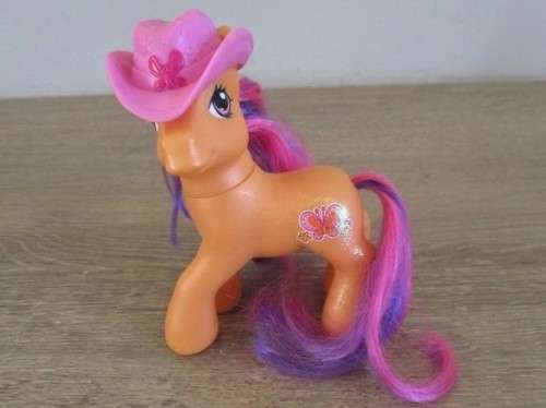 HASBRO G3 MY LITTLE PONY - SCOOTALOO WITH LOVELY LONG SOFT MANE AND TAIL AND WEARING CUTE HAT