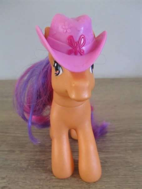 HASBRO G3 MY LITTLE PONY - SCOOTALOO WITH LOVELY LONG SOFT MANE AND TAIL AND WEARING CUTE HAT