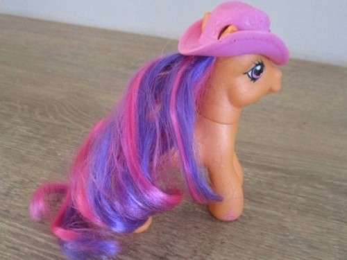 HASBRO G3 MY LITTLE PONY - SCOOTALOO WITH LOVELY LONG SOFT MANE AND TAIL AND WEARING CUTE HAT