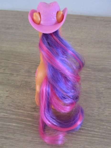 HASBRO G3 MY LITTLE PONY - SCOOTALOO WITH LOVELY LONG SOFT MANE AND TAIL AND WEARING CUTE HAT