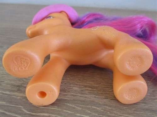 HASBRO G3 MY LITTLE PONY - SCOOTALOO WITH LOVELY LONG SOFT MANE AND TAIL AND WEARING CUTE HAT