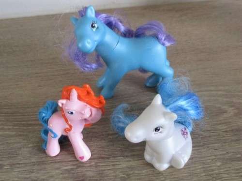 EIGHT CUTE MY LITTLE PONIES IN A PRETTY BAG TO THRILL A LITTLE GIRL!