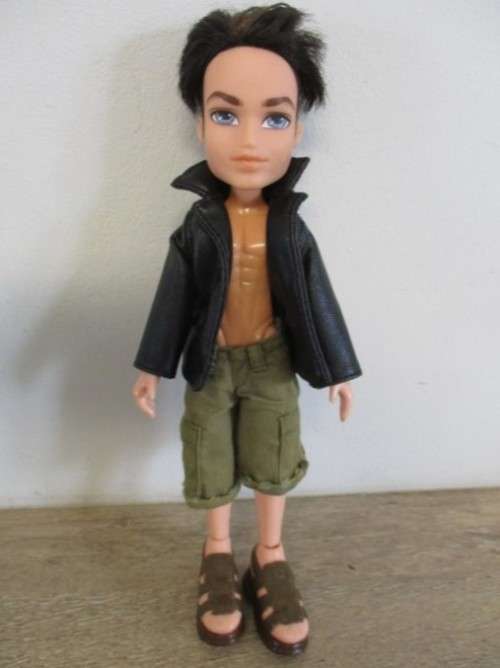 2003 MGA BRATZ BOYZ DOLL DYLAN WITH FUNKY HAIRSTYLE
