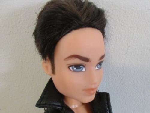 2003 MGA BRATZ BOYZ DOLL DYLAN WITH FUNKY HAIRSTYLE