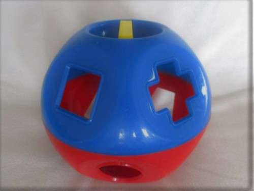 A GREAT, DURABLE EDUCATIONAL TOY -  TUPPERWARE SHAPE-O-TOY BALL WITH ALL TEN SHAPES