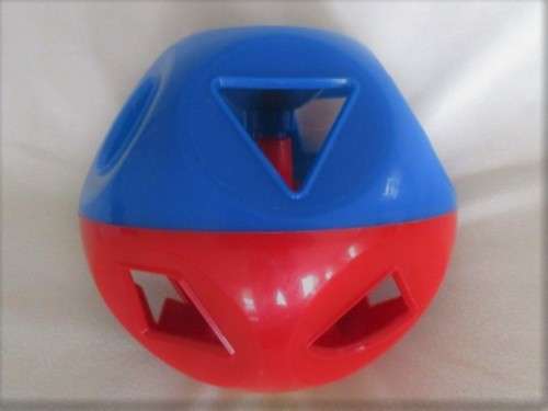 A GREAT, DURABLE EDUCATIONAL TOY -  TUPPERWARE SHAPE-O-TOY BALL WITH ALL TEN SHAPES
