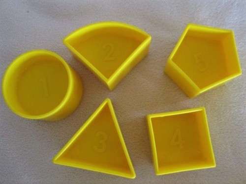 A GREAT, DURABLE EDUCATIONAL TOY -  TUPPERWARE SHAPE-O-TOY BALL WITH ALL TEN SHAPES