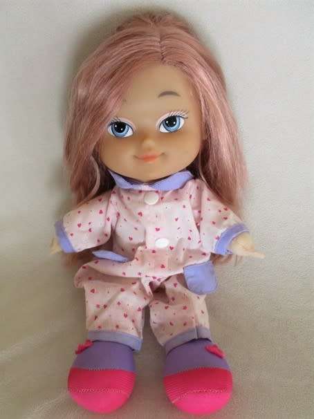 A CUTE SOFT BODIED LUCKY IND. DOLL WITH BRATZ-LIKE EYES AND A CHEEKY SMILE