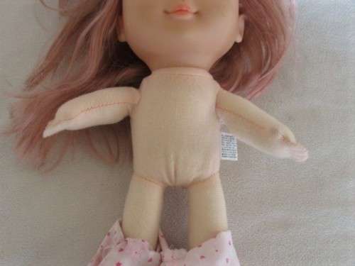 A CUTE SOFT BODIED LUCKY IND. DOLL WITH BRATZ-LIKE EYES AND A CHEEKY SMILE