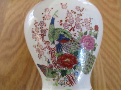 A JAPANESE VASE WITH LOVELY PEACOCK DESIGN - SIGNED ON BASE