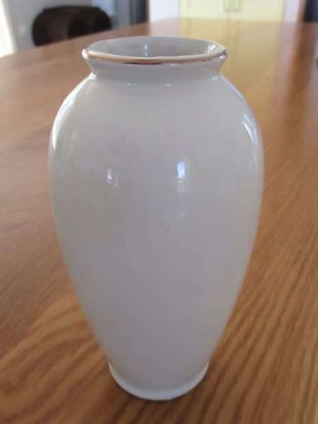 A JAPANESE VASE WITH LOVELY PEACOCK DESIGN - SIGNED ON BASE