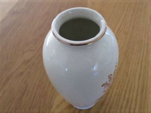 A JAPANESE VASE WITH LOVELY PEACOCK DESIGN - SIGNED ON BASE
