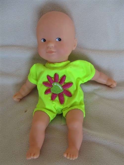 A VERY COLLECTABLE TINY 2010 COROLLE BABY DOLL