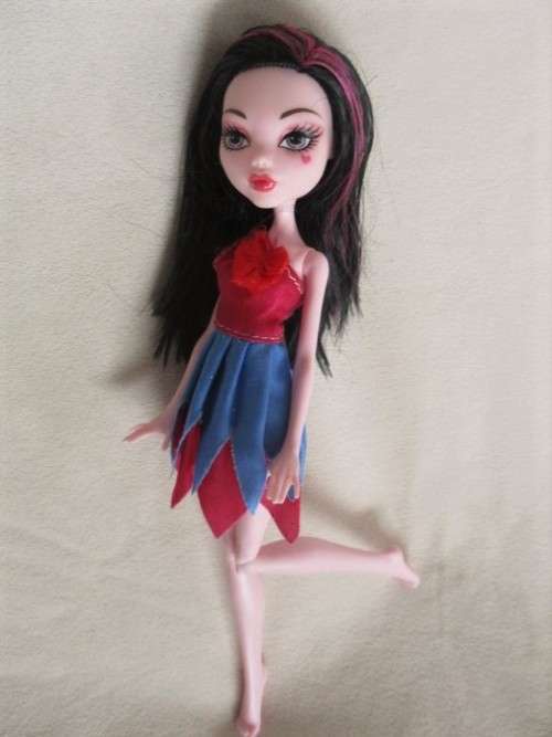 THIS IS DRACULAURA - THE  GENUINE MATTEL MONSTER HIGH DOLL!!