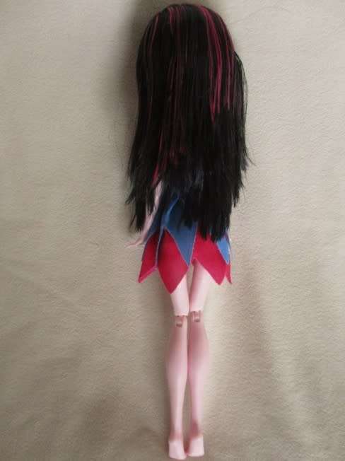 THIS IS DRACULAURA - THE  GENUINE MATTEL MONSTER HIGH DOLL!!