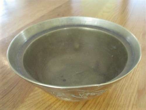 FOR JOHANN ONLY -VINTAGE CHINESE - MEDIUM-SIZED (600g) BRASS BOWL WITH DRAGON MOTIF - SIGNED ON BASE