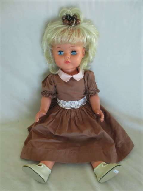 BEAUTIFUL LARGE 54CM TALL VINTAGE WALKING DOLL WITH BEAUTIFUL BLUE EYES