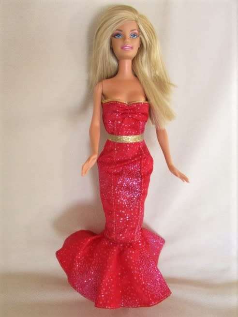MATTEL BARBIE DOLL WITH ARTICULATED KNEES IN GREAT CONDITION