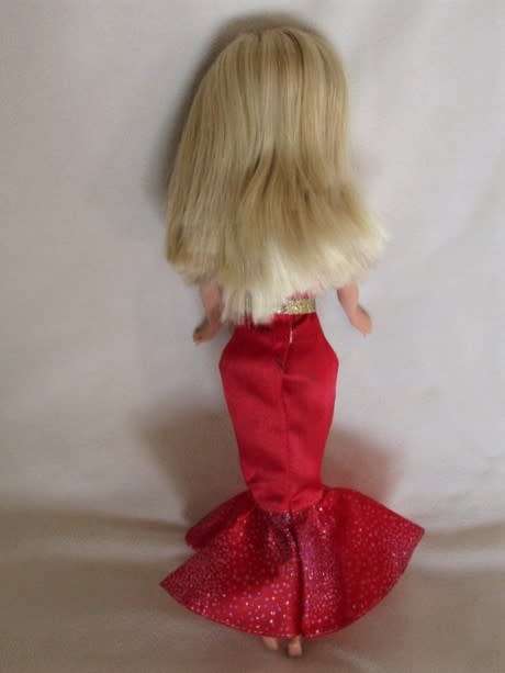MATTEL BARBIE DOLL WITH ARTICULATED KNEES IN GREAT CONDITION