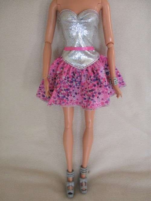 STUNNING MATTEL BARBIE DOLL WITH ARTICULATED (& PIVOTAL) KNEES, WRIST,ELBOWS & INTERCHANGEABLE HEAD