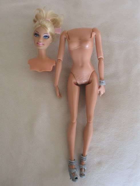 STUNNING MATTEL BARBIE DOLL WITH ARTICULATED (& PIVOTAL) KNEES, WRIST,ELBOWS & INTERCHANGEABLE HEAD