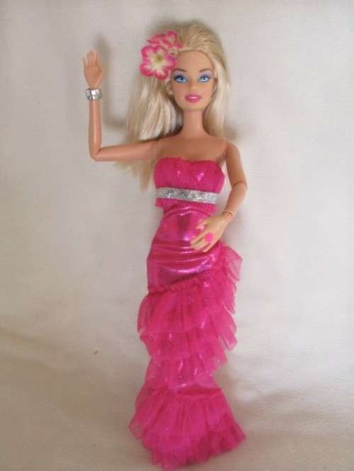 STUNNING MATTEL BARBIE DOLL WITH ARTICULATED (& PIVOTAL) KNEES, WRISTS AND ELBOWS WITH ORIGINAL RING