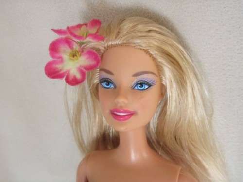 STUNNING MATTEL BARBIE DOLL WITH ARTICULATED (& PIVOTAL) KNEES, WRISTS AND ELBOWS WITH ORIGINAL RING
